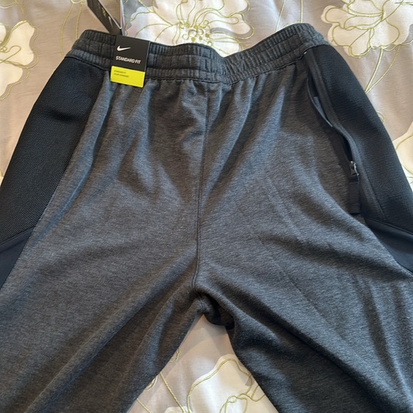 Nike men’s LA Laker Joggers - Picture 5 of 7